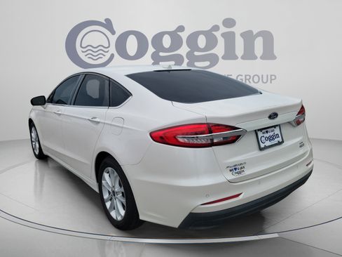 Used 2020 Ford Fusion SEL FWD image 2