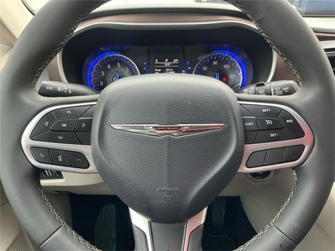 Used 2023 Chrysler Voyager LX image 16