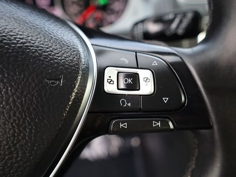 Used 2017 Volkswagen Golf S image 25