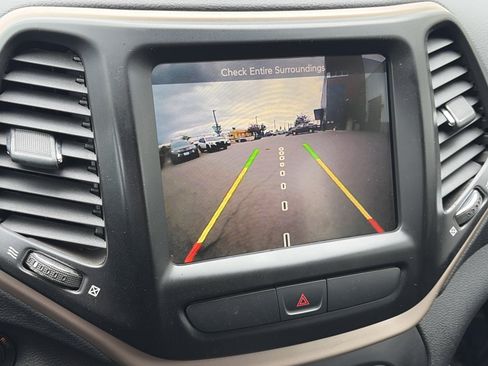 Used 2017 Jeep Cherokee Limited AWD/4WD image 23