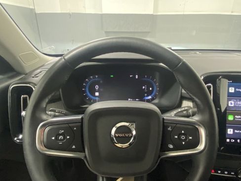 Used 2025 Volvo XC40 B5 Core image 15