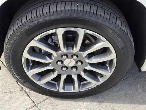 Certified 2021 GMC Acadia Denali w/ Denali Technology Package image 9