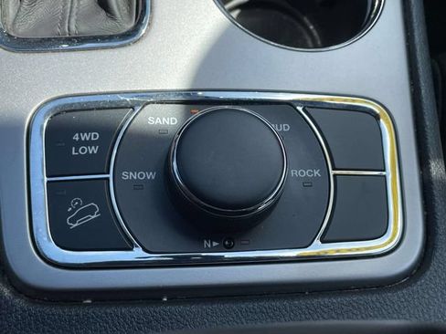 Used 2019 Jeep Grand Cherokee Limited AWD/4WD image 32