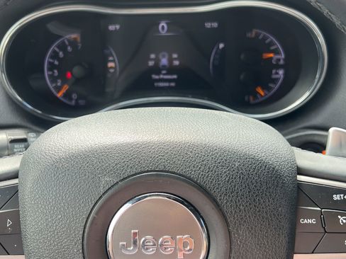 Used 2017 Jeep Grand Cherokee Altitude image 19