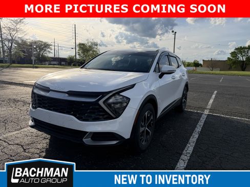 Used 2023 Kia Sportage EX image 3