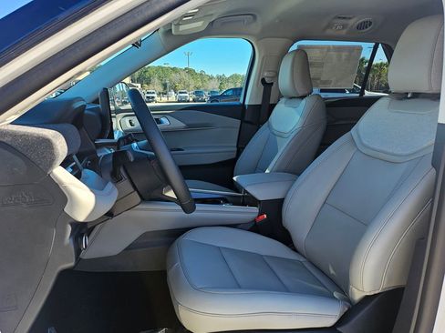 New 2026 Ford Explorer Active w/ Active Comfort Package image 6