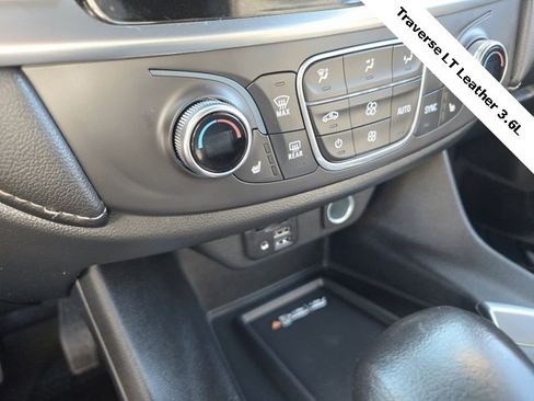 Used 2022 Chevrolet Traverse LT w/ LT Premium Package image 24