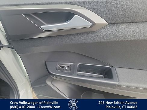 Certified 2025 Volkswagen Taos SE image 45