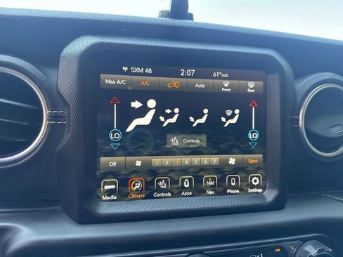 Used 2018 Jeep Wrangler Unlimited Sahara image 24