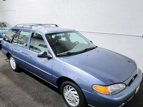 Used 1999 Ford Escort SE image 32