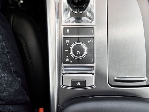 Used 2020 Land Rover Range Rover Sport SE image 38