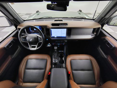 Used 2023 Ford Bronco Outer Banks image 2