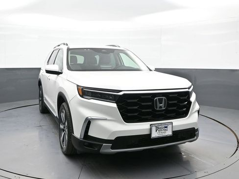 Certified 2023 Honda Pilot Touring image 3