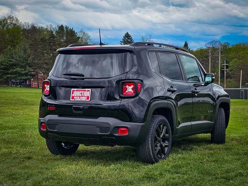 Used 2022 Jeep Renegade Altitude w/ Convenience Group AWD/4WD image 3