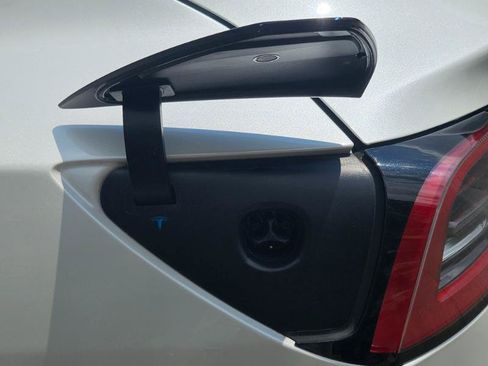 Used 2023 Tesla Model 3 Standard Range RWD image 30