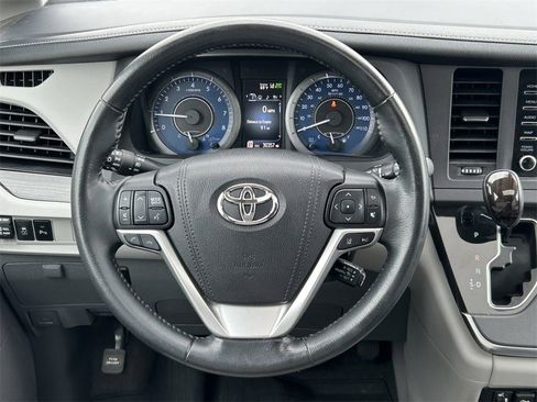 Used 2018 Toyota Sienna XLE w/ XLE Navigation Package image 40
