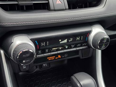 Used 2019 Toyota RAV4 XLE FWD image 30