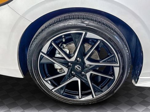 Used 2024 Nissan Sentra SR w/ SR Premium Package image 33