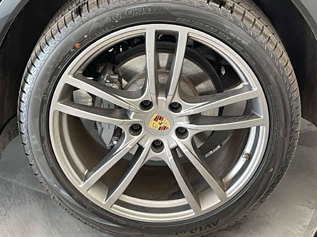 Certified 2023 Porsche Cayenne S Platinum AWD/4WD image 12