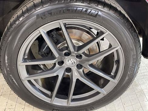 Certified 2025 Porsche Macan Turbo image 12