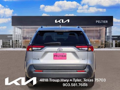 Used 2022 Toyota RAV4 XLE w/ Convenience Package FWD image 6