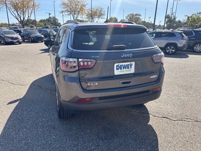 Used 2020 Jeep Compass Latitude w/ Cold Weather Group AWD/4WD image 4