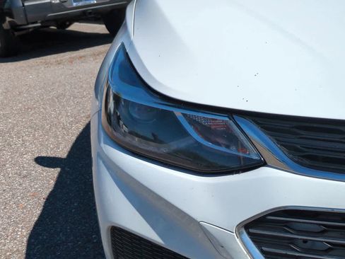 Used 2017 Chevrolet Cruze LT image 10