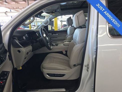 Used 2023 Jeep Grand Wagoneer 4WD w/ Flexible Seating Group image 5