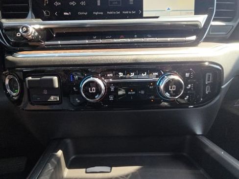 Used 2025 GMC Sierra 2500 SLT w/ SLT Convenience Package image 30