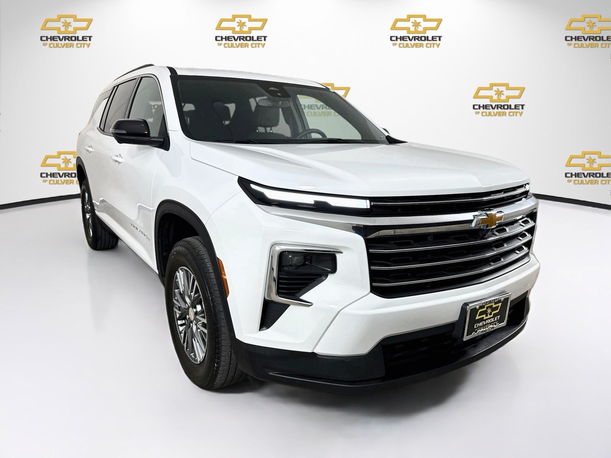 Used 2024 Chevrolet Traverse LT FWD image 1