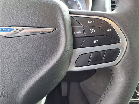 Used 2023 Chrysler 300 Touring w/ Sport Appearance Package image 16