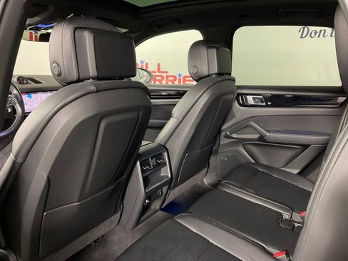 Used 2021 Porsche Cayenne AWD/4WD image 15