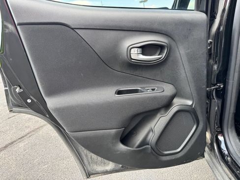 Used 2021 Jeep Renegade Latitude AWD/4WD image 14