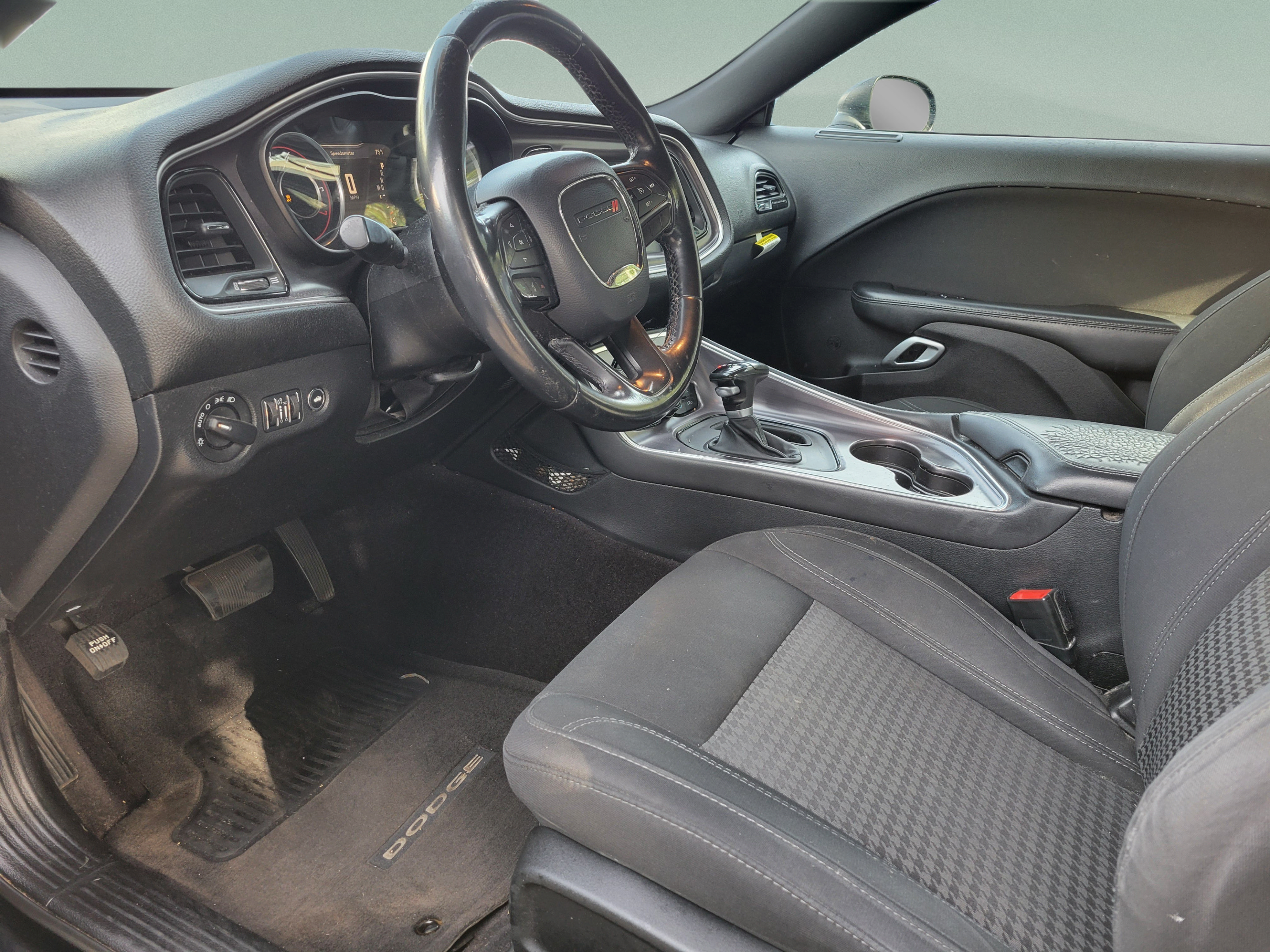 Used 2016 Dodge Challenger SXT RWD image 14