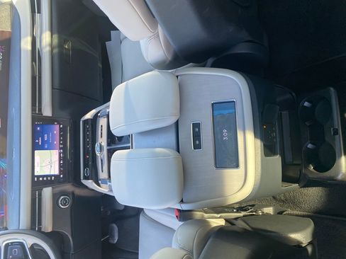 Used 2025 Lincoln Navigator Reserve image 26