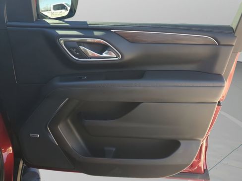 Used 2023 Chevrolet Tahoe Z71 w/ Luxury Package image 13