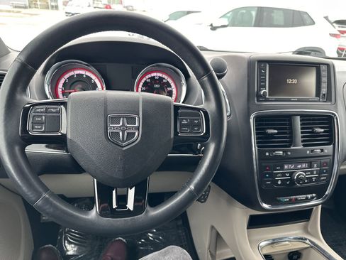 Used 2014 Dodge Grand Caravan SXT image 47