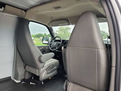 Used 2025 GMC Savana 2500 Extended w/ Driver Convenience Package RWD image 27