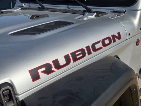 Used 2023 Jeep Gladiator Rubicon AWD/4WD image 16
