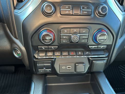 Used 2021 Chevrolet Silverado 1500 LT Trail Boss w/ Convenience Package II AWD/4WD image 29