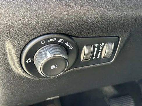 Used 2024 Jeep Compass Latitude AWD/4WD image 32