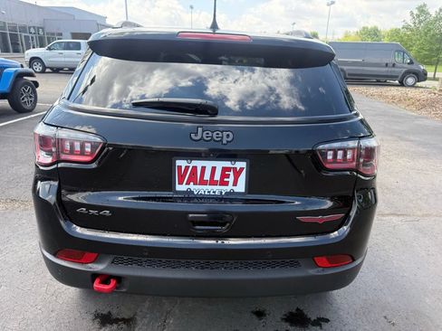 Used 2024 Jeep Compass Trailhawk AWD/4WD image 6