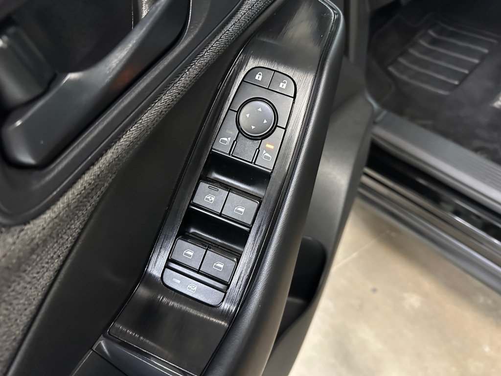 Used 2023 Nissan Rogue S AWD/4WD image 7
