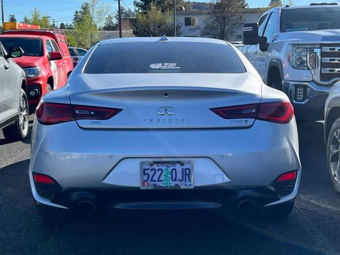 Used 2017 INFINITI Q60 Red Sport 400 AWD/4WD image 5