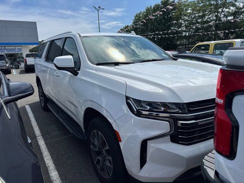 Used 2021 Chevrolet Suburban LT AWD/4WD image 3