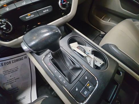 Used 2017 Kia Sedona LX w/ LX Essentials Premium Package FWD image 18