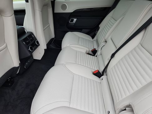 Used 2025 Land Rover Discovery S image 5