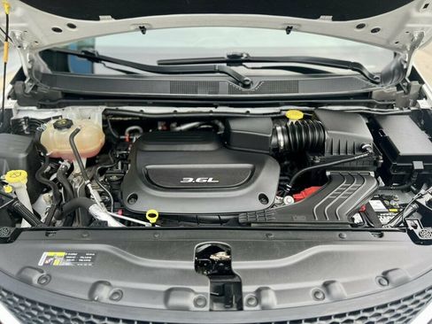 Used 2017 Chrysler Pacifica LX w/ Tire & Wheel Group FWD image 7