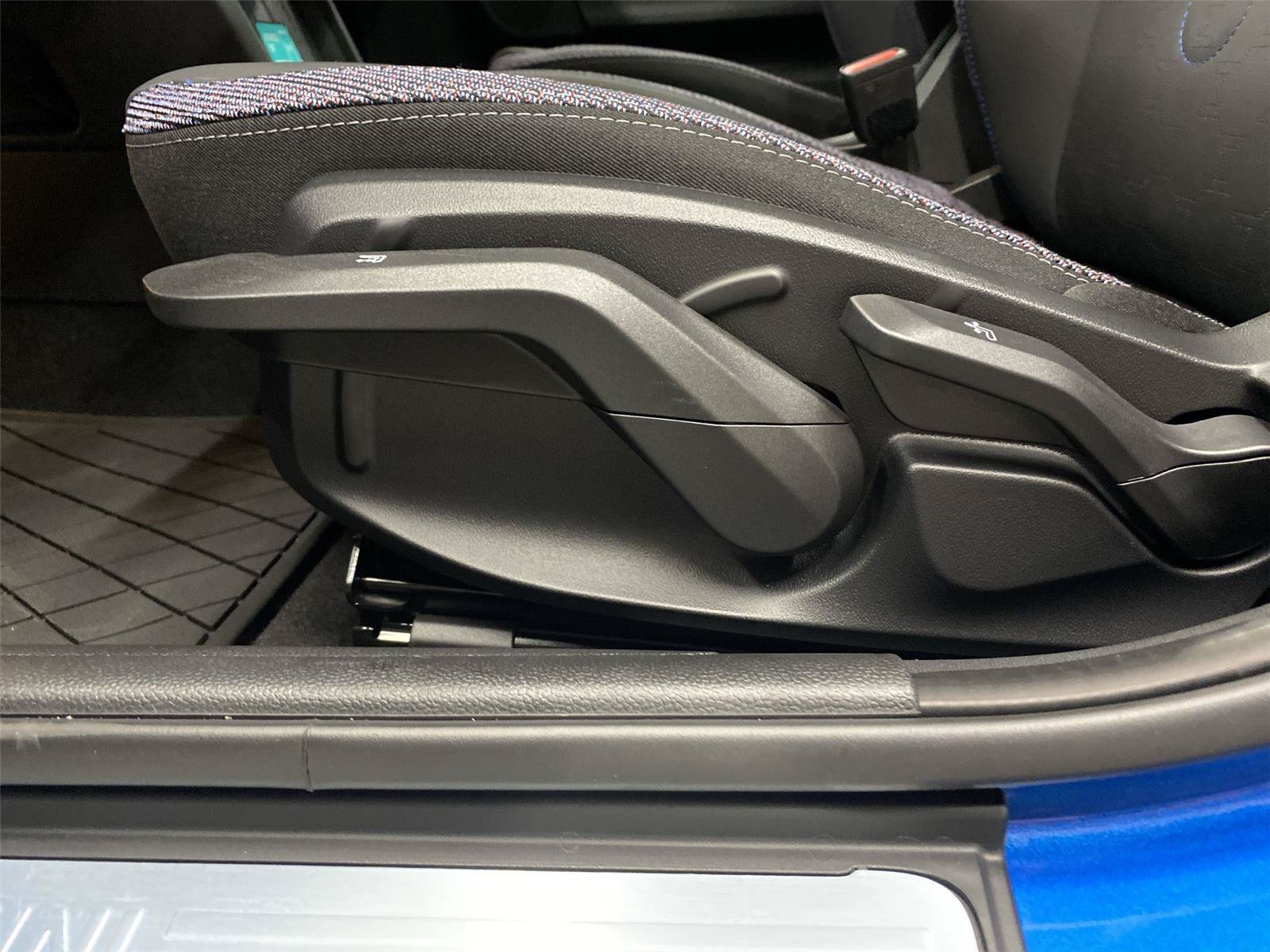 New 2026 MINI Cooper 4-Door Hardtop FWD image 18