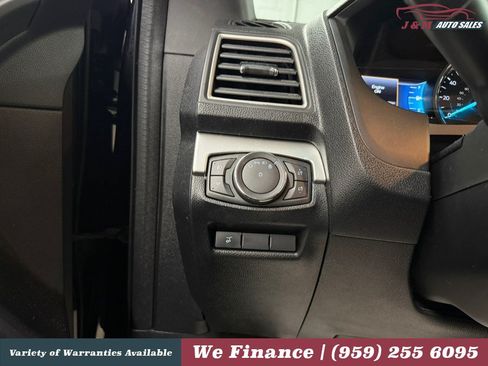 Used 2017 Ford Explorer XLT w/ Equipment Group 202A AWD/4WD image 28